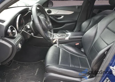 2018 Mercedes-Benz C 300 4Matic z USA, uszkodzony, nr VIN 55SWF4KB0JU271057